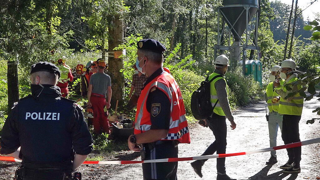 Polizeigro\u00dfeinsatz in Bad Vigaun