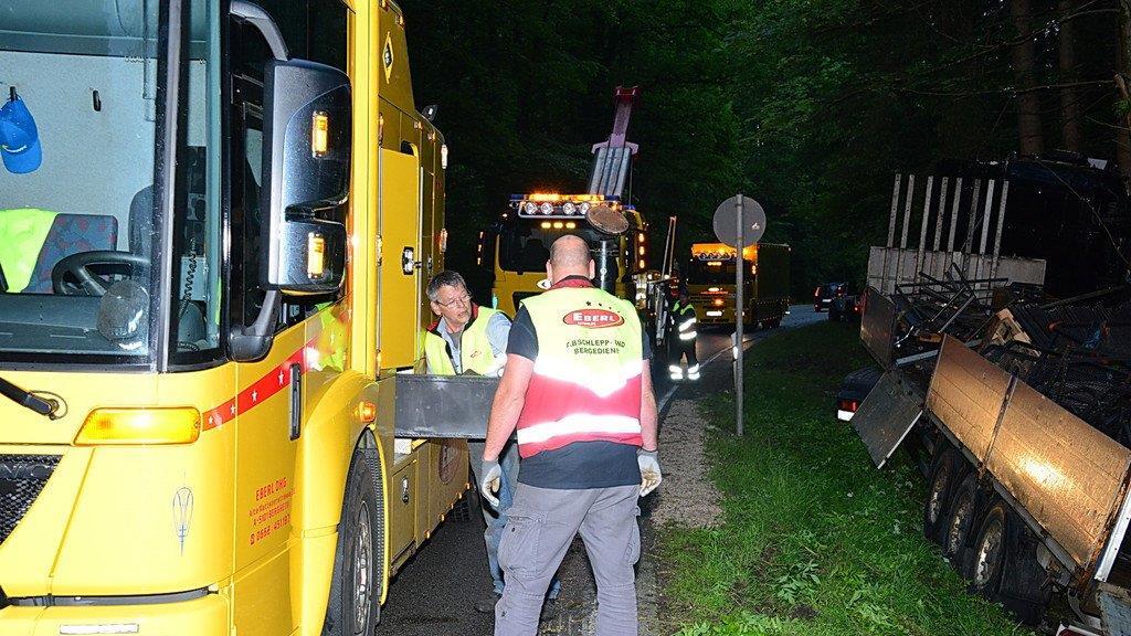 B20: Lkw kracht in Bäume II