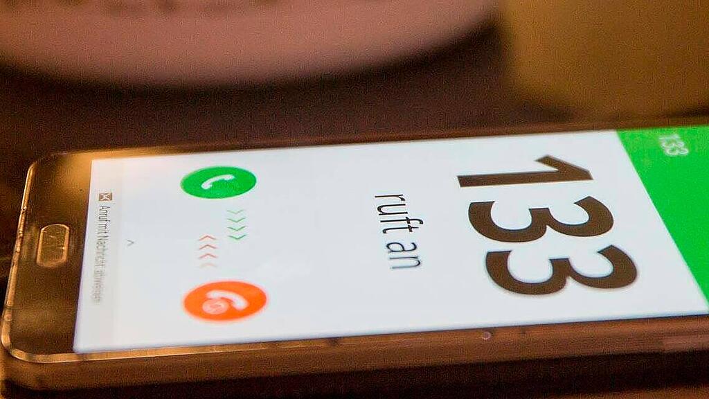 Betrüger geben sich als Polizisten aus