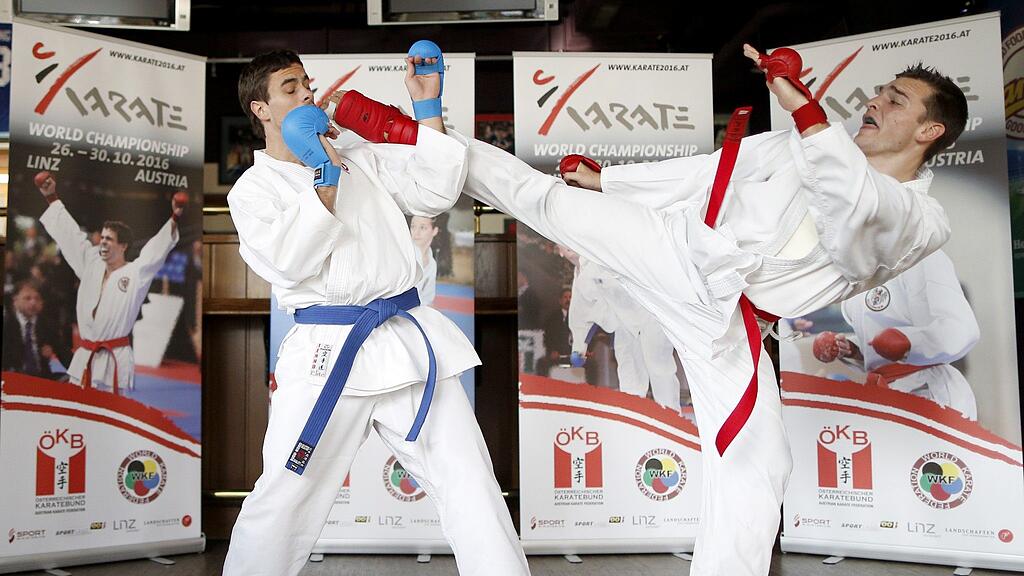 Der 21-Jährige (rechts im Bild) erreichte in der Disziplin Kumite in der Klasse bis 75 kg schon am Mittwoch den für Samstag angesetzten Kampf um Platz drei.