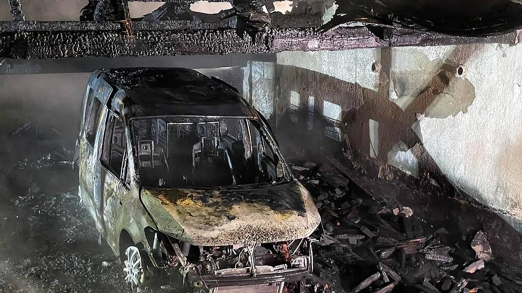 Auto und Garage in Mattsee in Brand