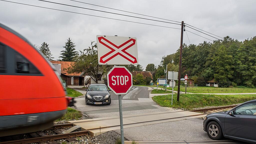 Der Mann dürfte die Stopptafel übersehen haben, berichtete die Polizei. (Symbolbild)