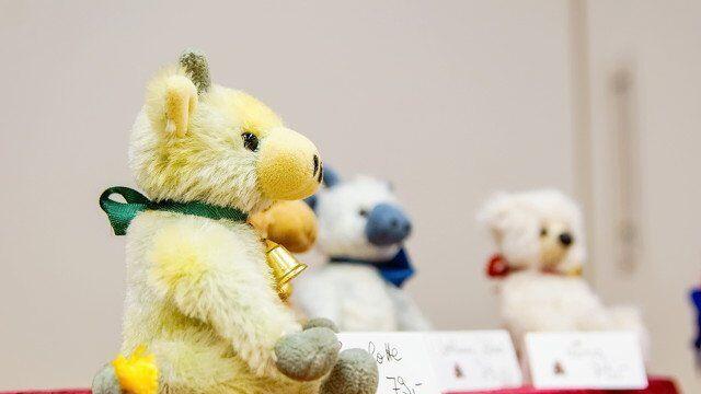 Viele kleine und große Kuscheltiere gab es auf der Puppenbörse zu sehen.