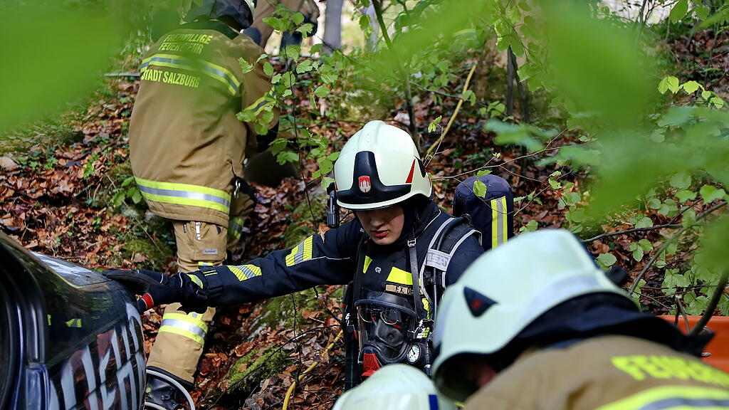 Feuerwehr\u00fcbung in Guggenthal II