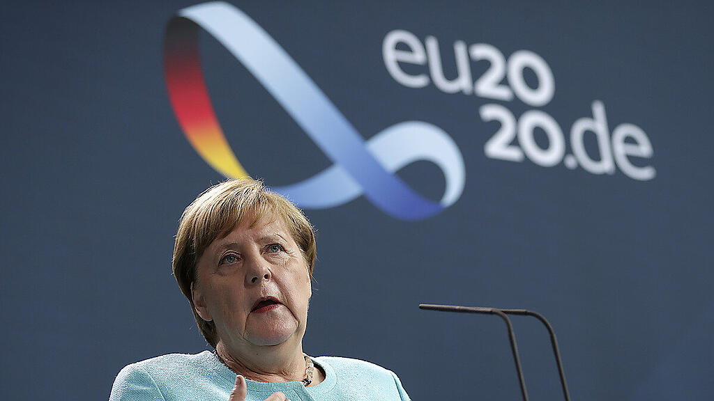 Die deutsche Kanzlerin verkündet den EU-Beschluss