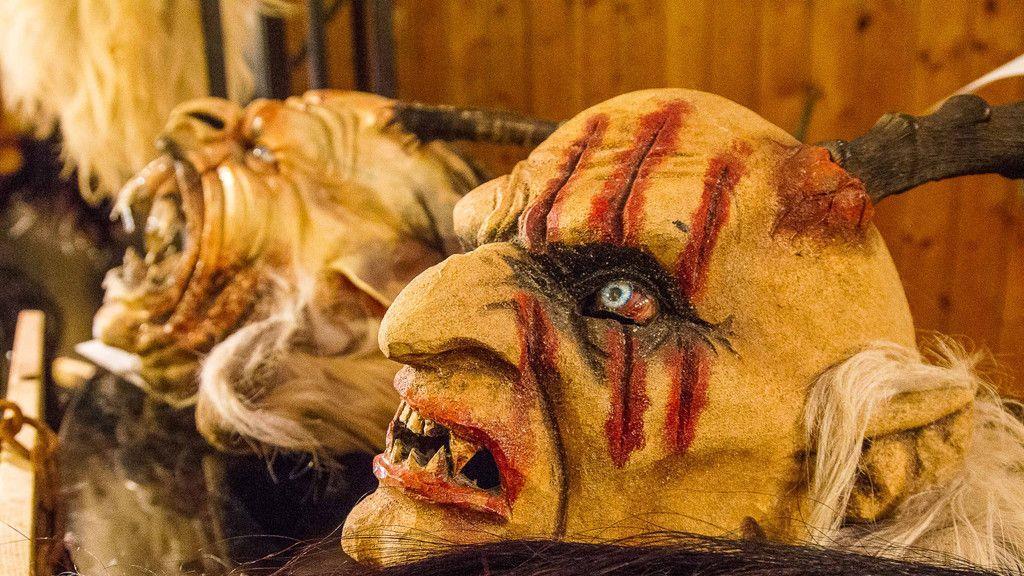 Maskenausstellung der Maxglaner Teufel