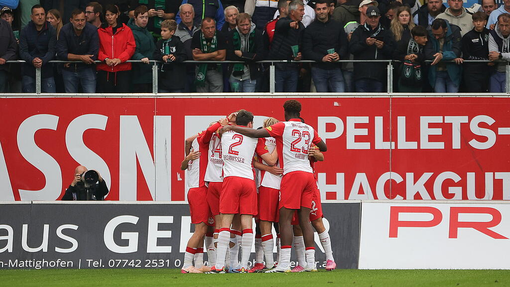 FUSSBALL: ADMIRAL BUNDESLIGA/ 1. RUNDE: SV OBERBANK RIED - RED BULL SALZBURG