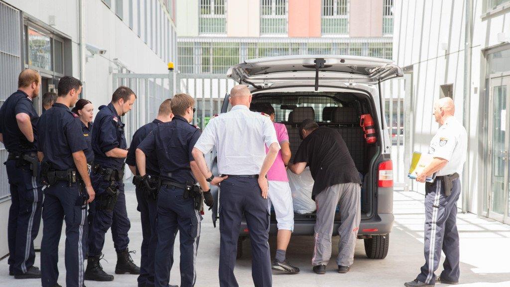 167 Häftlinge siedelten in neues Gefängnis Puch-Urstein um