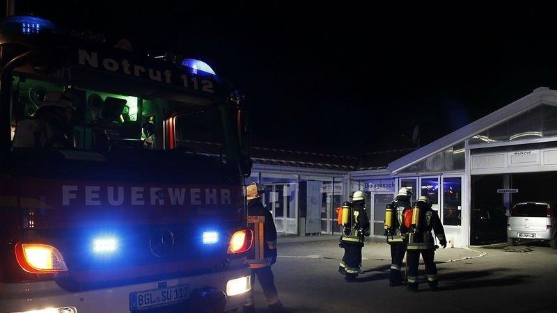 Feuerwehreinsatz in Autohaus, I