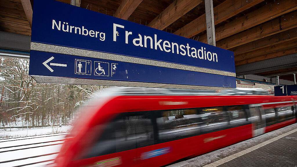 Zwei junge Männer nach Streit von S-Bahn überrollt