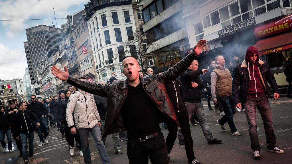 Hooligans randalieren in Brüssel
