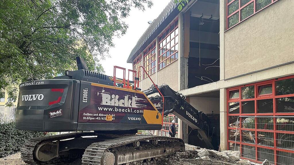 Volksschule Nonntal: Abbrucharbeiten begonnen