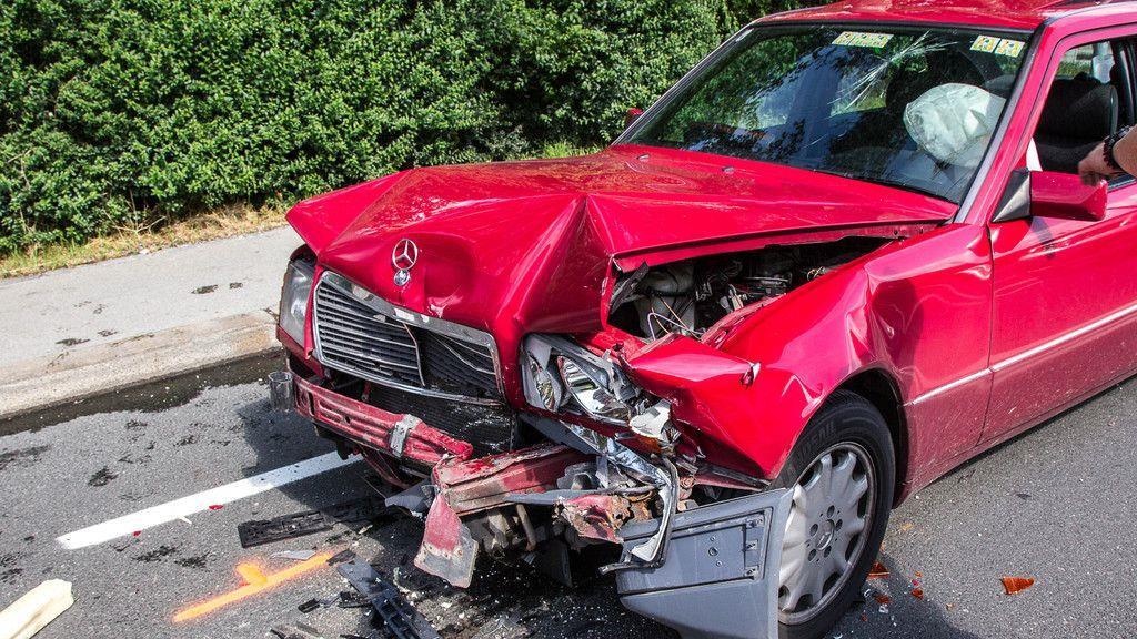 Fünf Verletzte bei Auffahrunfall in Münchner Bundesstraße