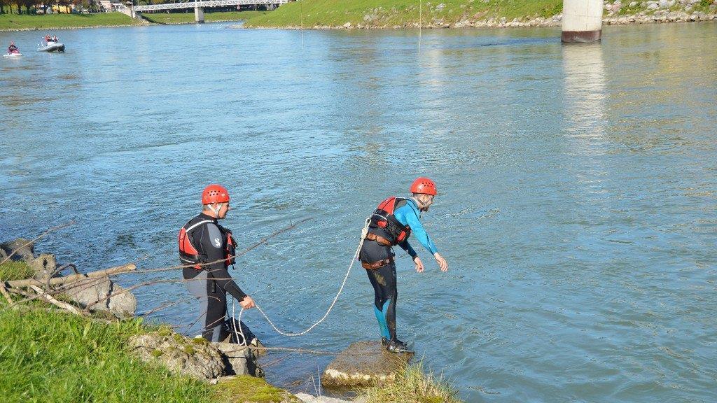 Übung der Wasserrettung, II