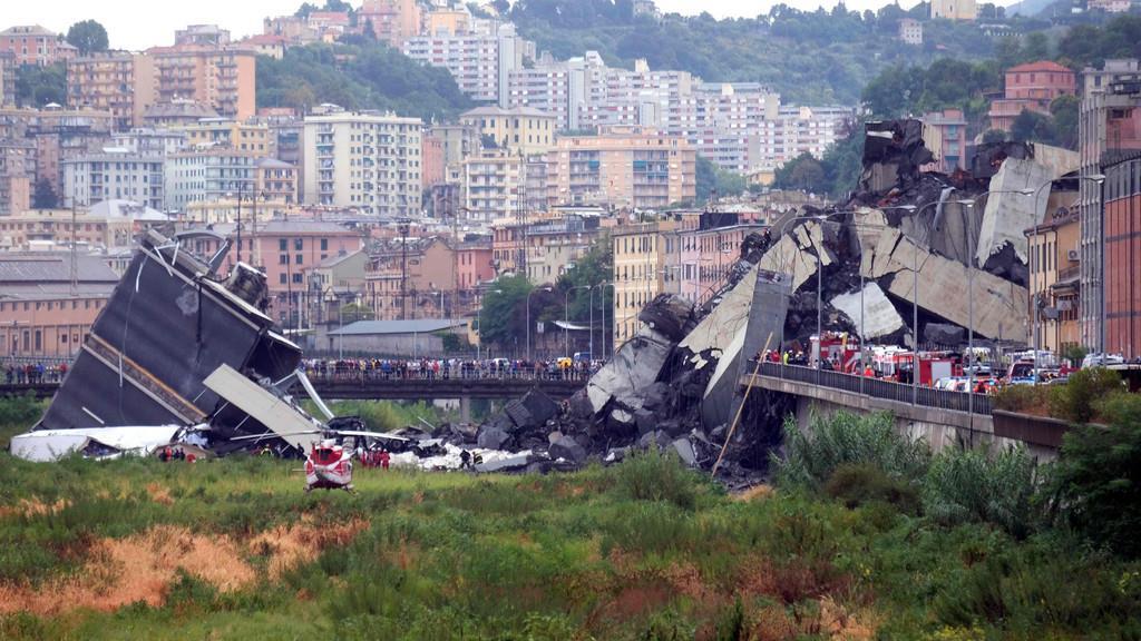 Autobahnbrücke in Genua eingestürzt