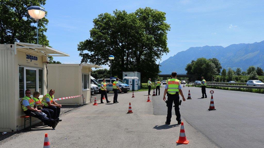 Kontollen am Grenzübergang Walserberg