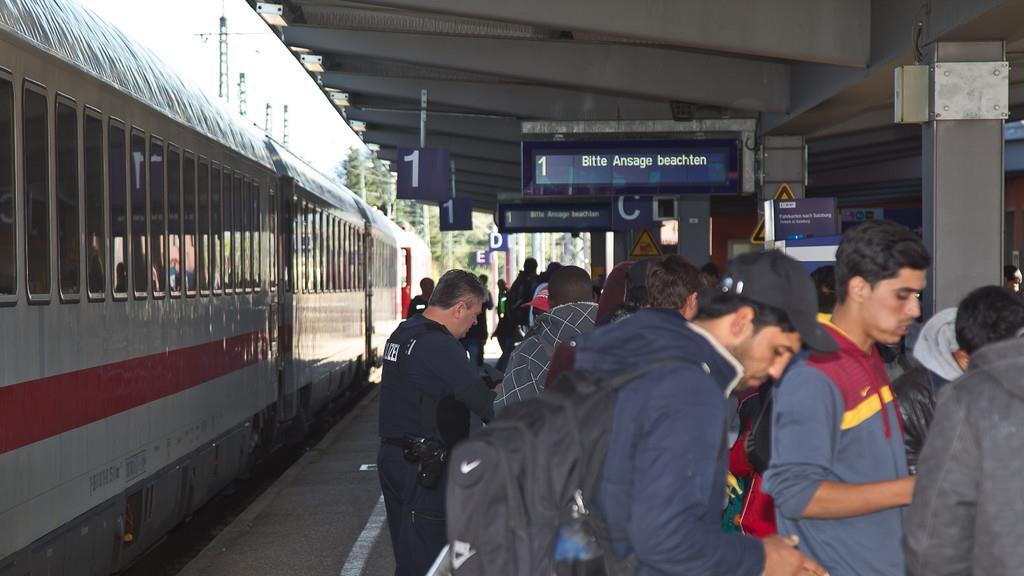 Sonderzug aus Salzburg trifft in Freilassing ein