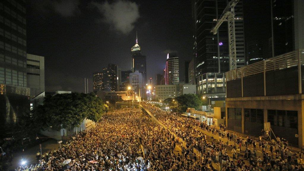 Demonstranten legen Hongkong lahm