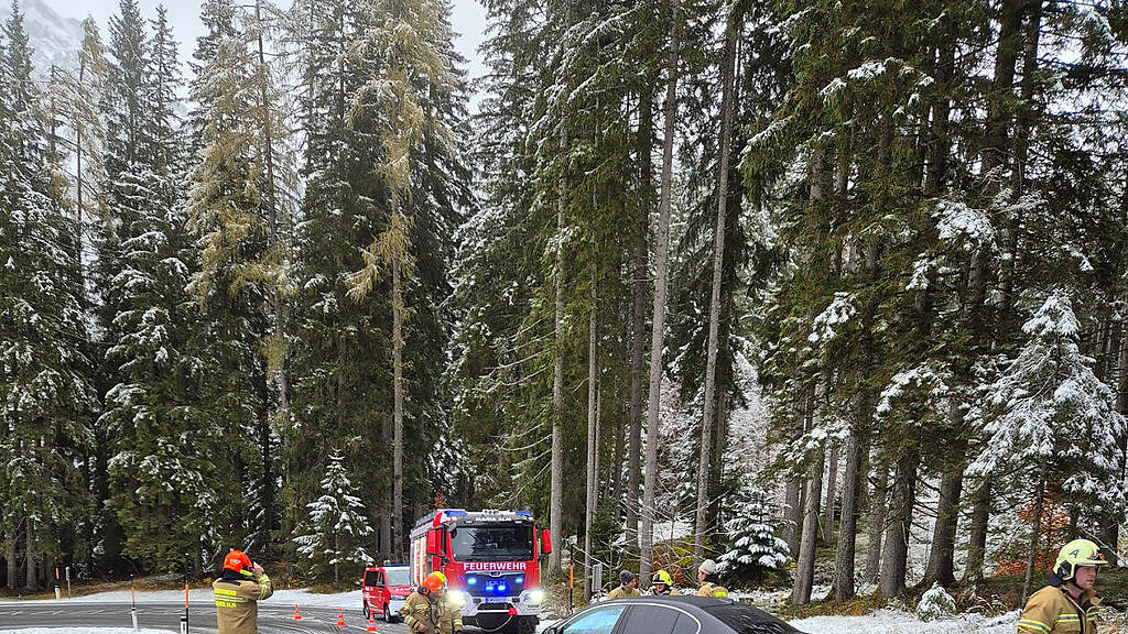 Wintereinbruch in Teilen Salzburgs: Feuerwehren bei zahlreichen Einsätzen gefordert