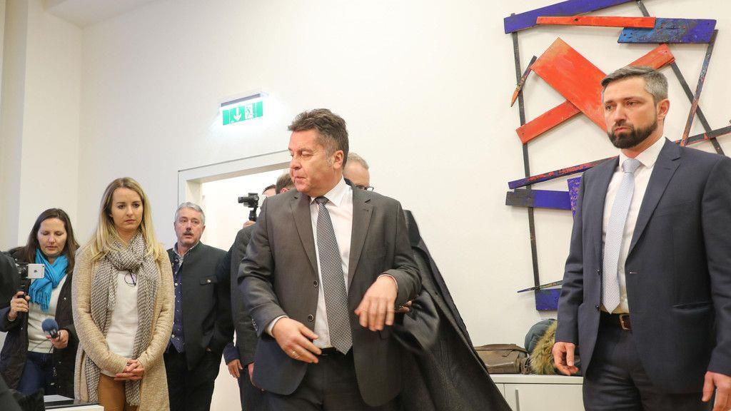 Hans Mayr gibt Rücktritt bekannt