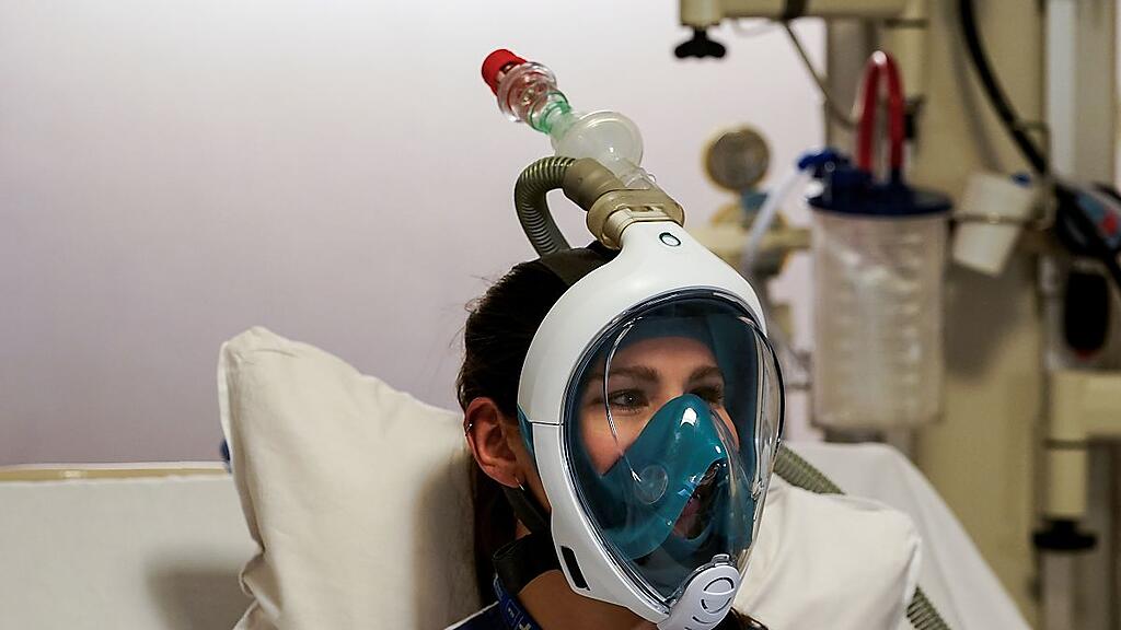 Test mit einer Tauchermaske im Erasme-Krankenhaus in Brüssel