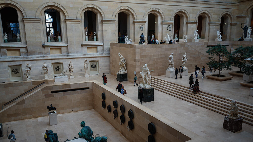 Raubüberfall in Louvre-Museum in Paris