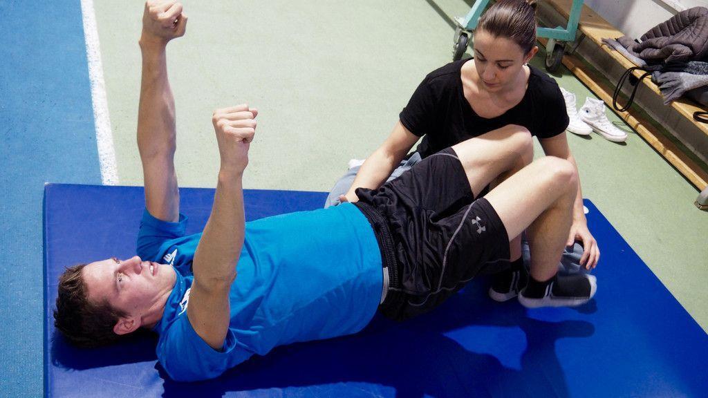 Müller bei der Physiotherapie