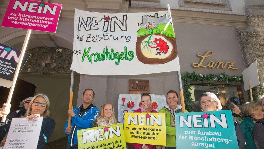 Demos vor dem Rathaus II