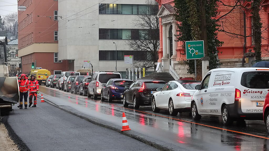 Asphaltierungen in der Hellbrunnerstraße