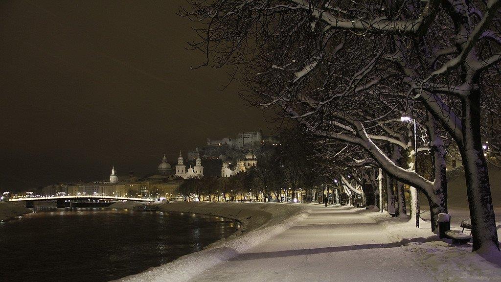 Winternacht in der Stadt Salzburg