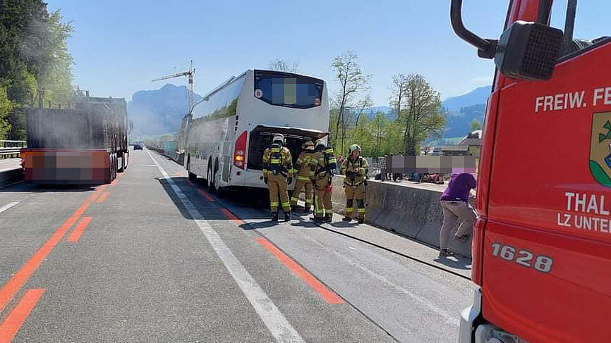 Reisbusbrand in Thalgau