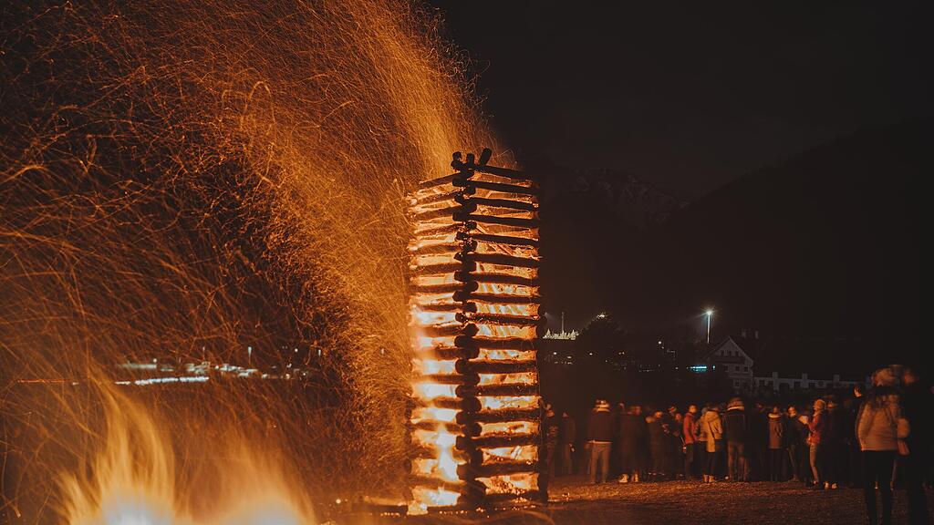 Osterfeuer im Lungau