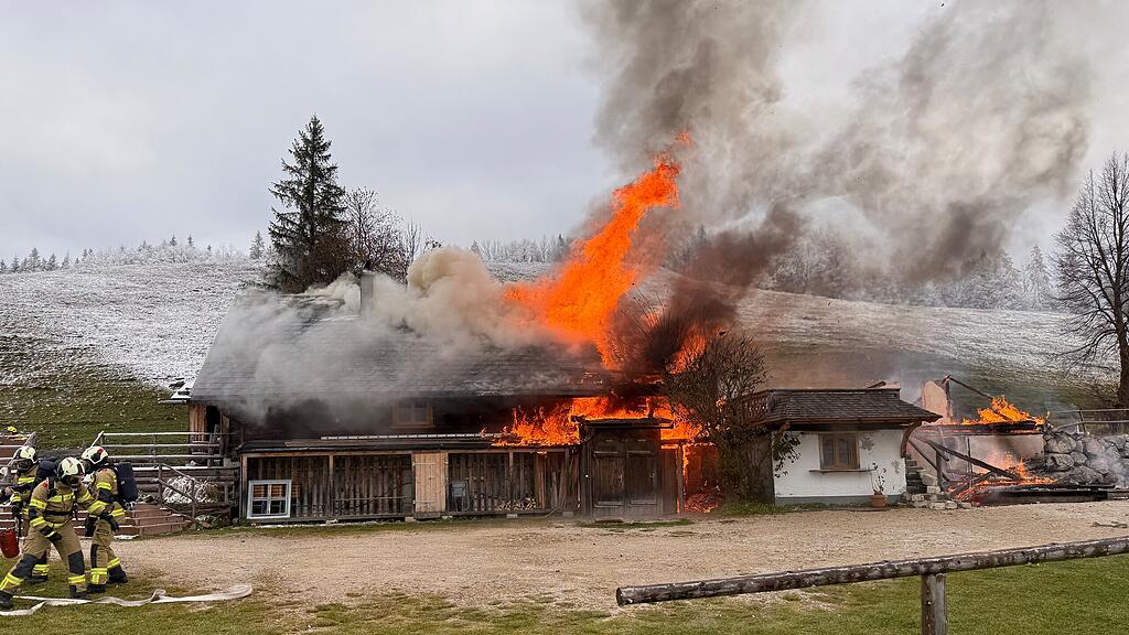 Buchbergalm in St. Gilgen abgebrannt