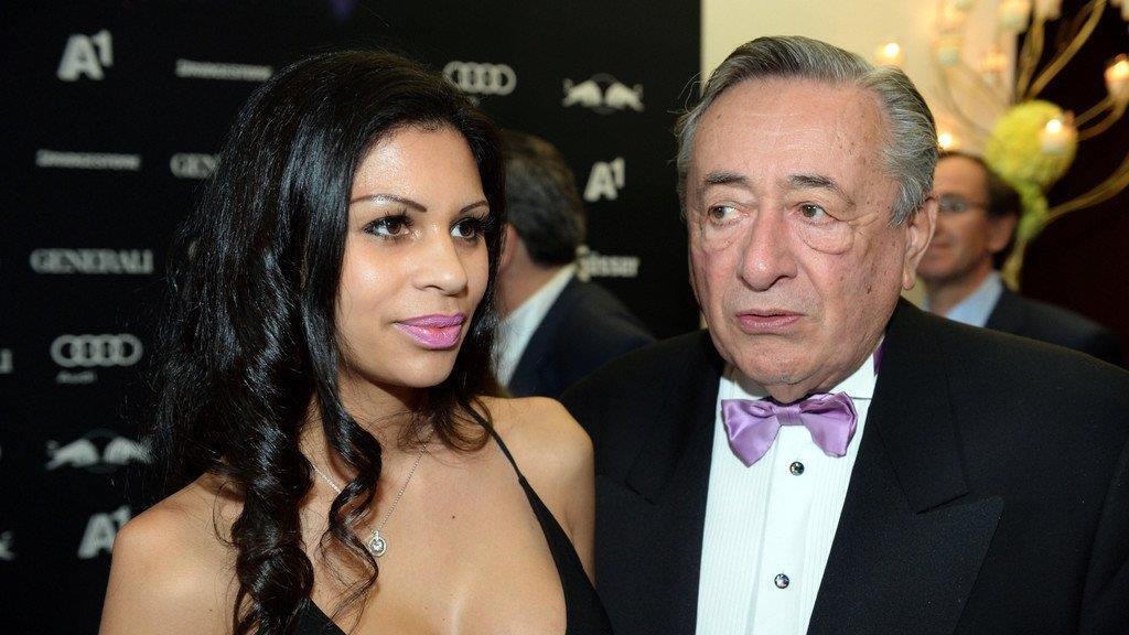 KitzRaceParty in Kitzbühel: Lugner mit Bambi
