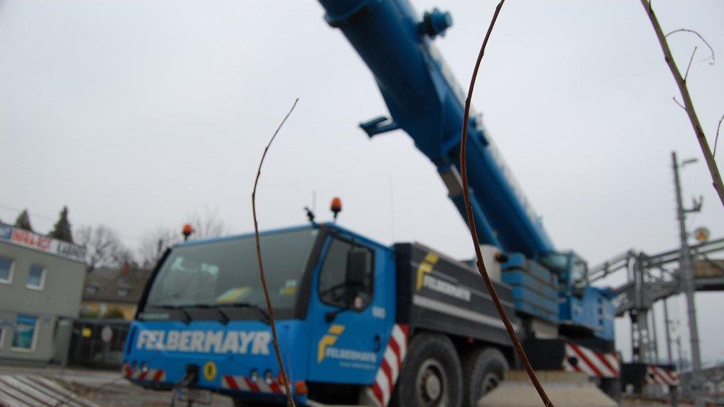 Fußgängerbrücke abgetragen