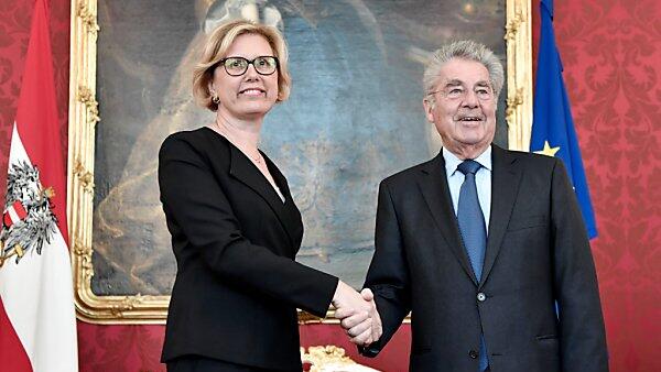 Margit Kraker wurde von Heinz Fischer angelobt