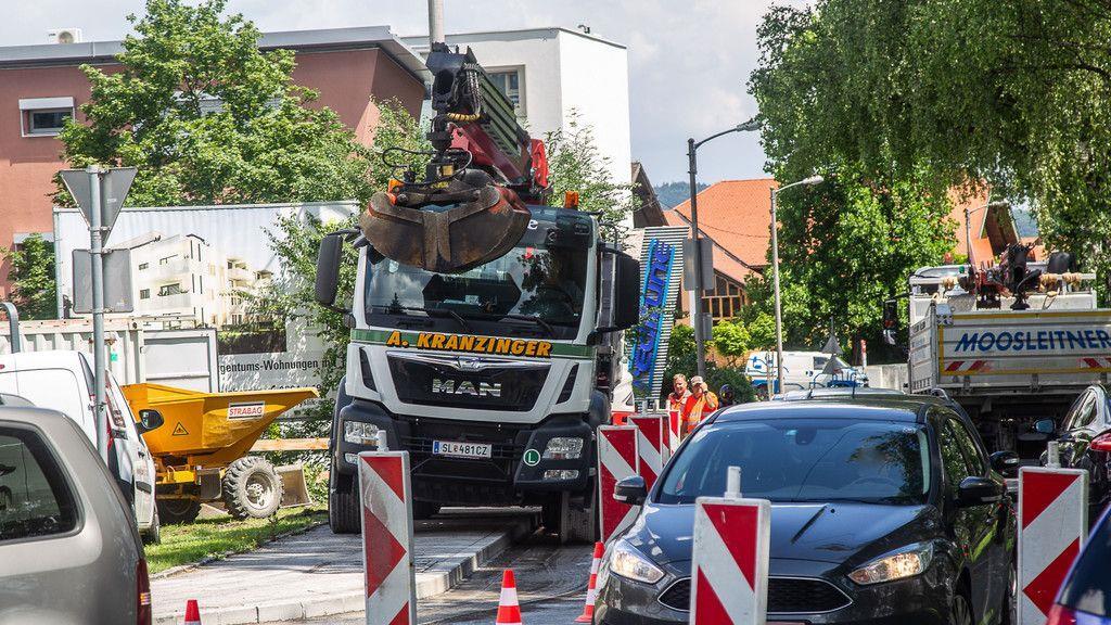Bauarbeiten für Kreisverkehr in Maxglan
