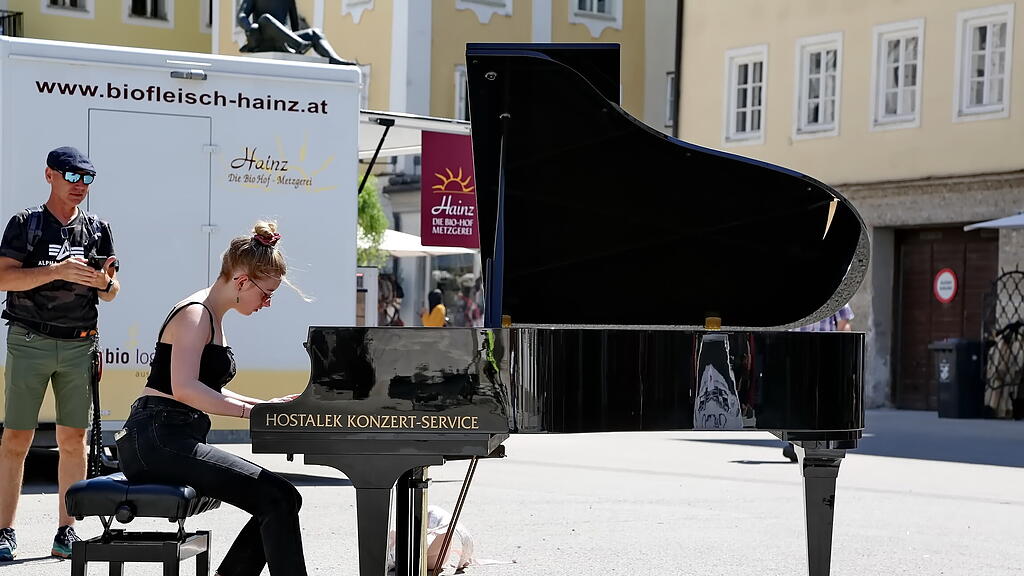 Open Piano am Salzburger Kajetanerplatz