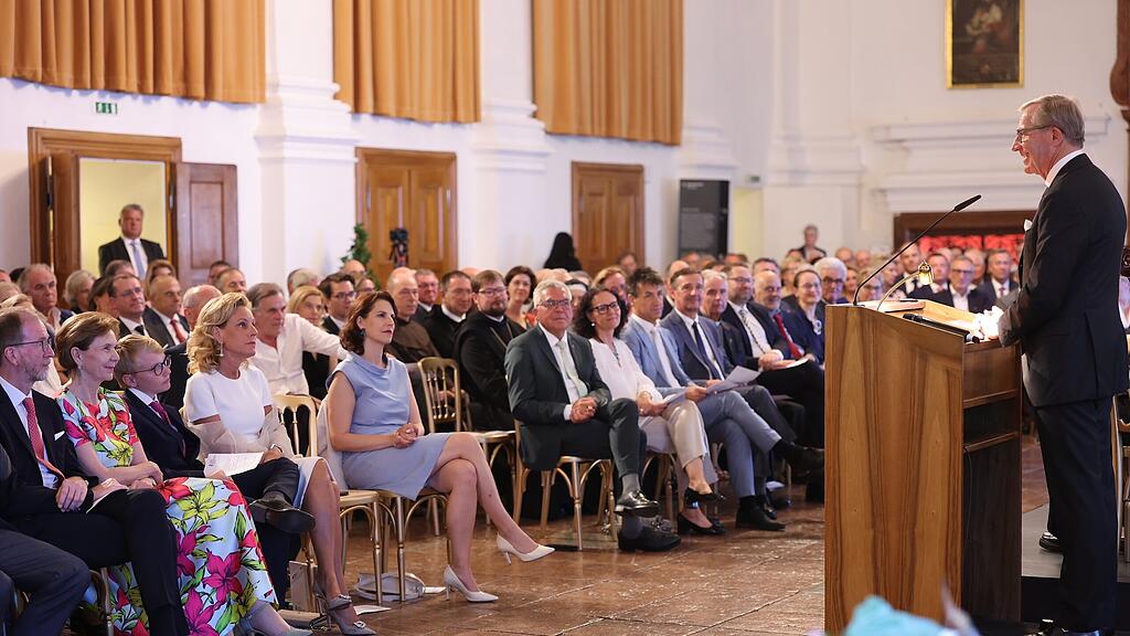 Große Ehrung für Wilfried Haslauer