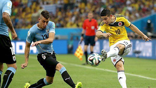 James Rodriguez (r.) traf gleich zwei Mal