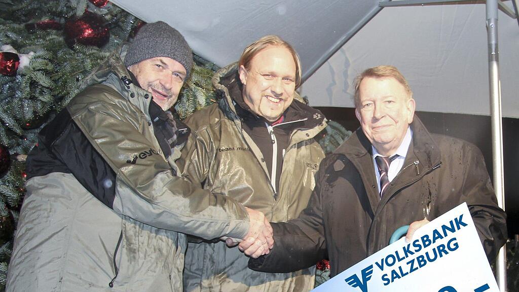 Im Bild (v.l.): Hans-Georg Keplinger (Obmann der Müllner Pfadfinder), Gruppenleiter Christian Haggenmüller und Gemeinderat Ernst Flatscher (Wärmestube).