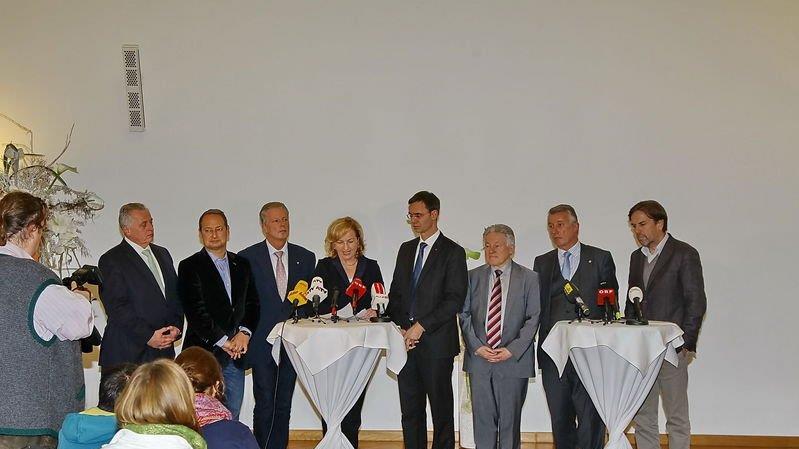 Weiter Bilder der Verhandlungen