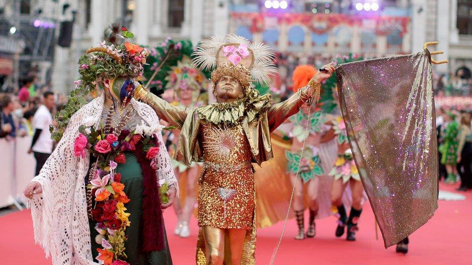 Life Ball 2014: Erste Gäste am Magenta Carpet (Kostüme)