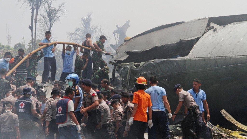 Militärmaschinen-Absturz in Indonesien: Mehr als hundert Tote befürchtet