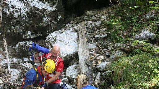 Wanderin stürzt auf Reiter Alpe in Bachbett