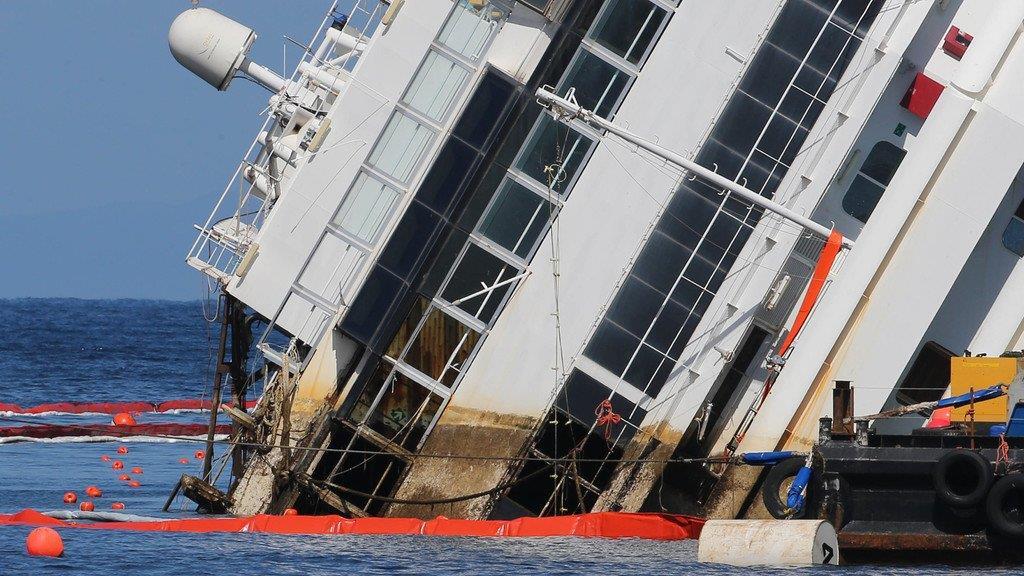 Wrack der Costa Concordia ist aufgerichtet