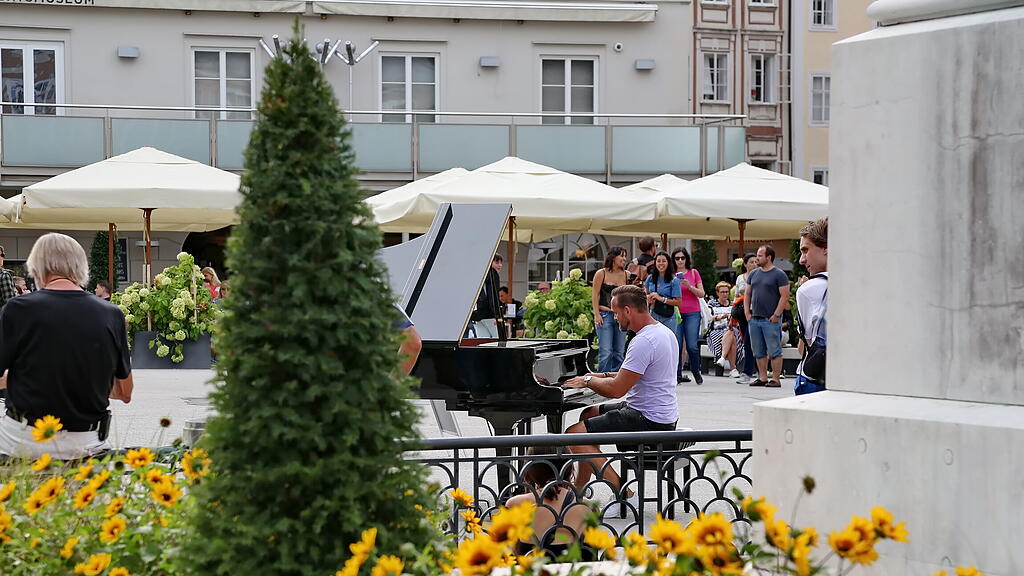 Open Piano Mozartplatz