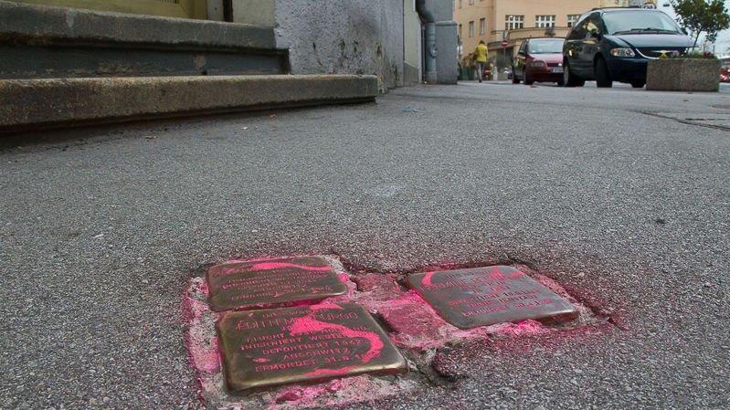 Stolpersteine beschmiert