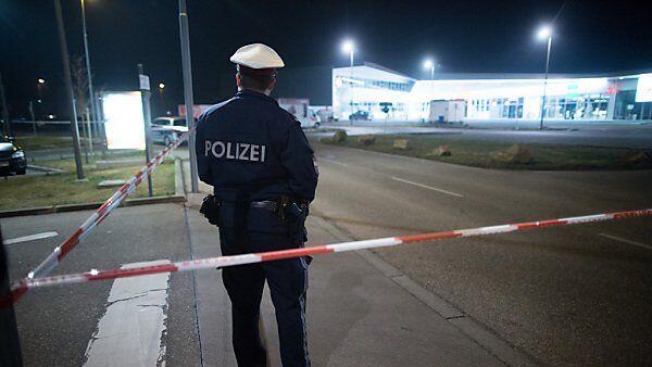 Wilde Szenen vor dem Floridsdorfer "Center 21"