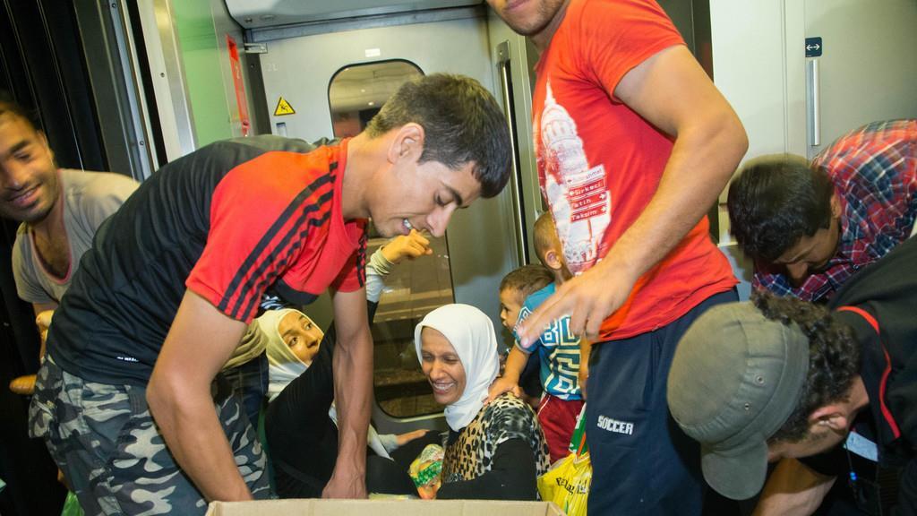 Bis zu 2.000 Flüchtlinge am Salzburger Hauptbahnhof